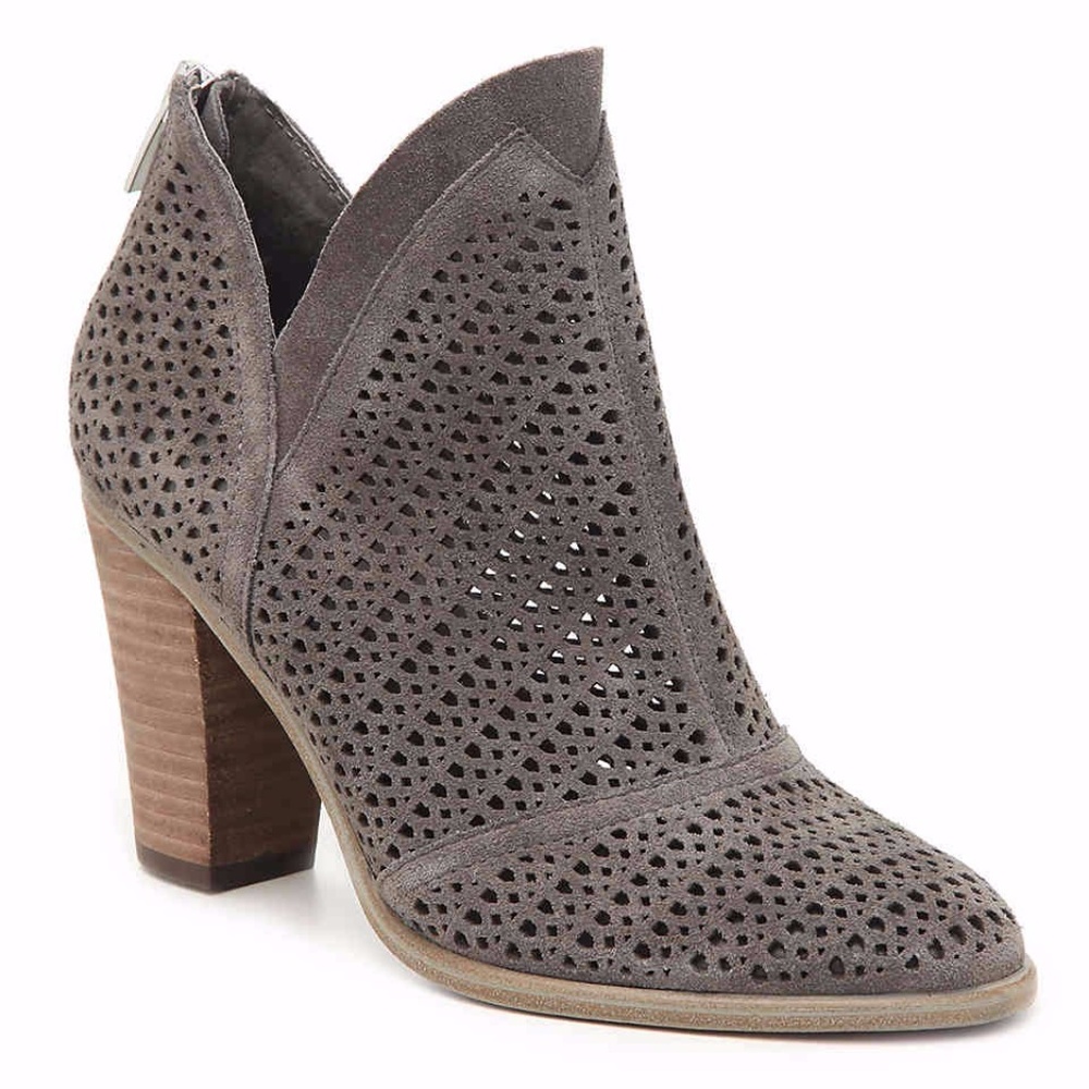 VINCE CAMUTO - Booties